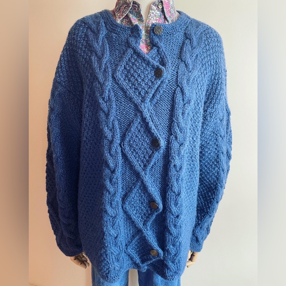 🚨SOLD🚨Wool sweater hand knit in Nepal.